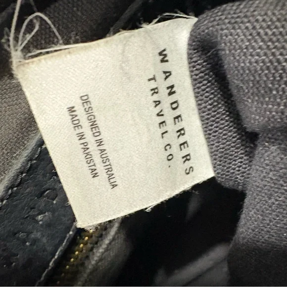 Wanderers Trieste Leather Crossbody Bag - Picture 13 of 13